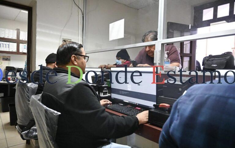 Continúan ciudadanos cumpliendo con pago de impuesto predial