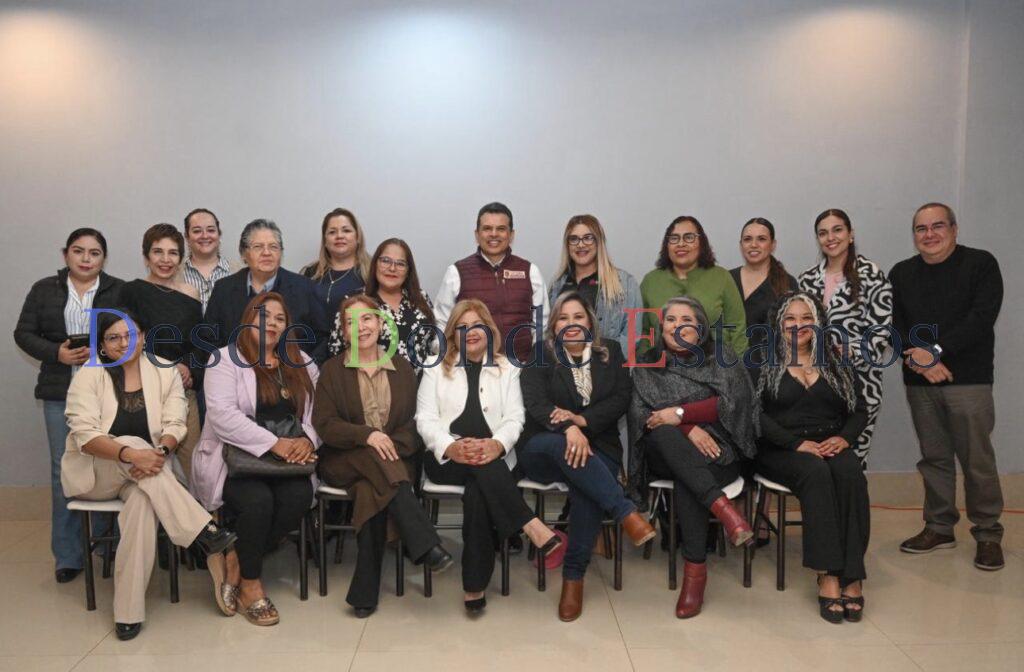 Dialoga Lalo Gattás de avances y proyectos de Victoria con mujeres periodistas