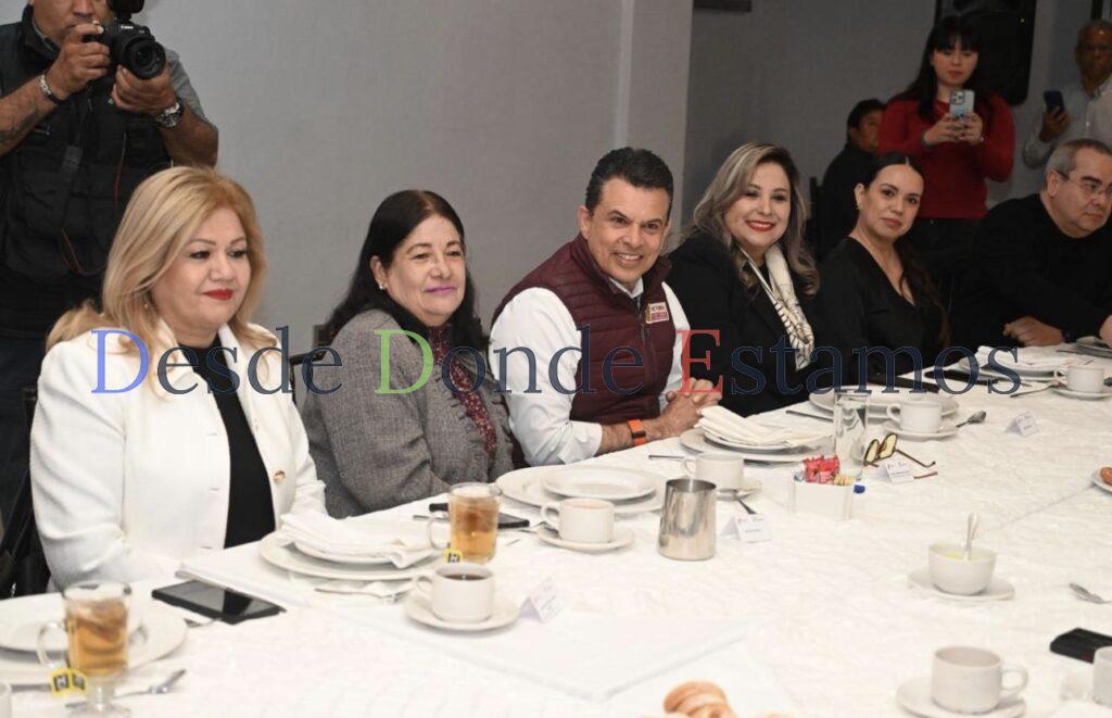 Dialoga Lalo Gattás de avances y proyectos de Victoria con mujeres periodistas