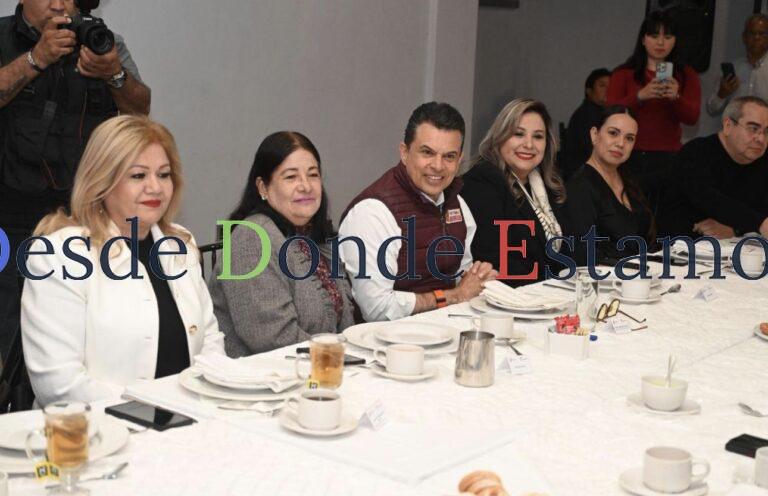 Dialoga Lalo Gattás de avances y proyectos de Victoria con mujeres periodistas