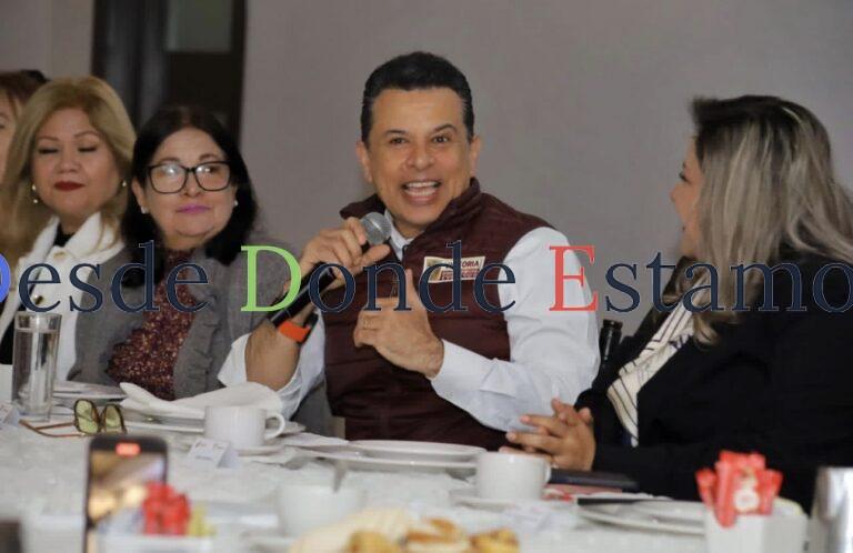 Dialoga Lalo Gattás de avances y proyectos de Victoria con mujeres periodistas