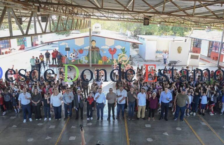 Cumple Lalo Gattás a alumnos y maestros de la primaria José Martínez y Martínez