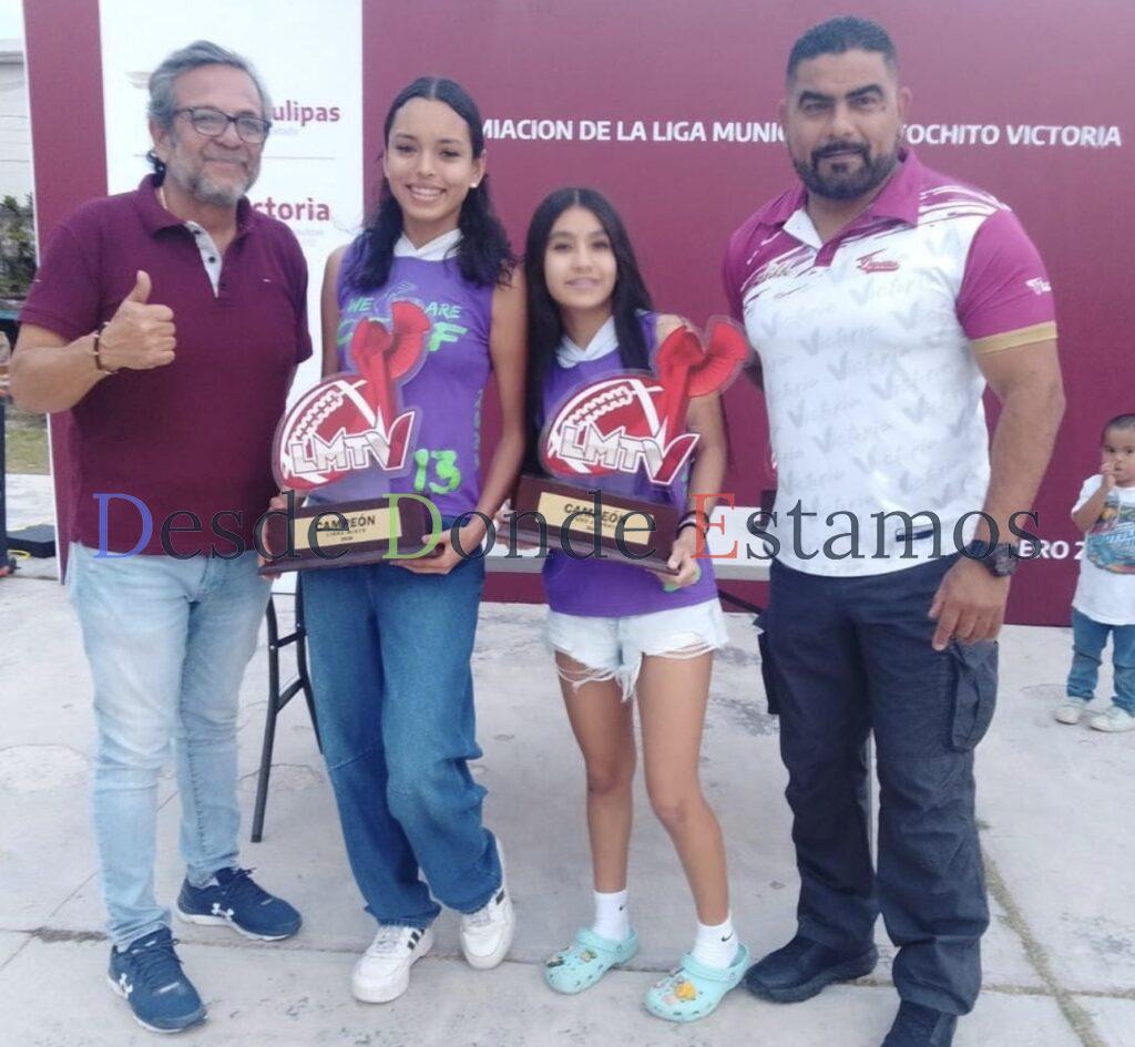 Reciben trofeos campeones de la Liga Municipal de Tochito Victoria