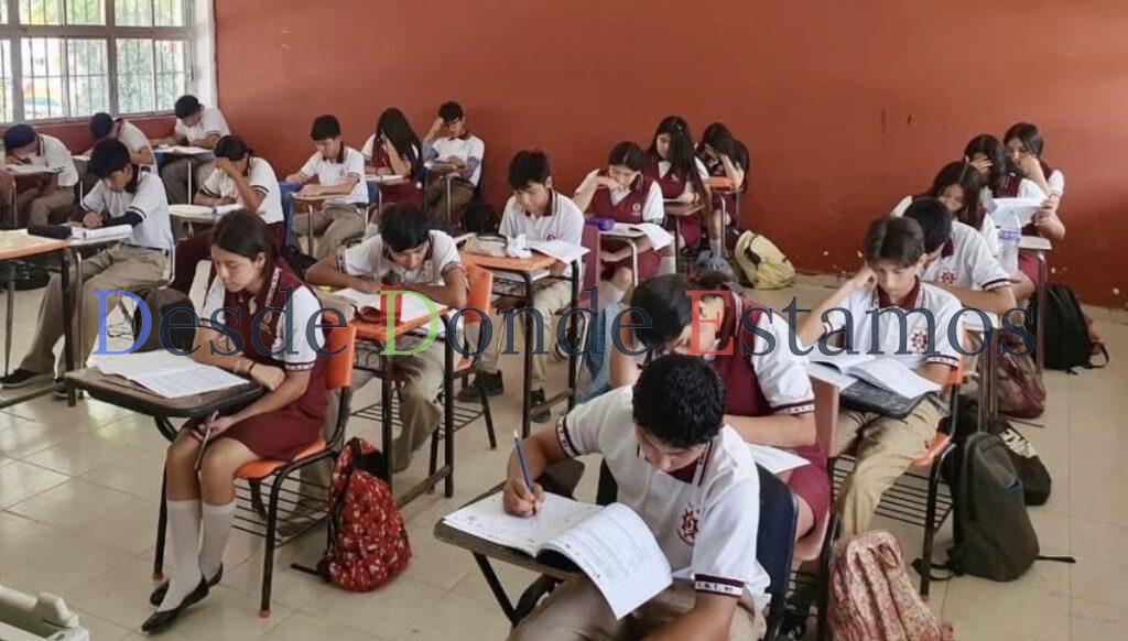 Escuelas de educación básica y Universidad con clases de manera normal