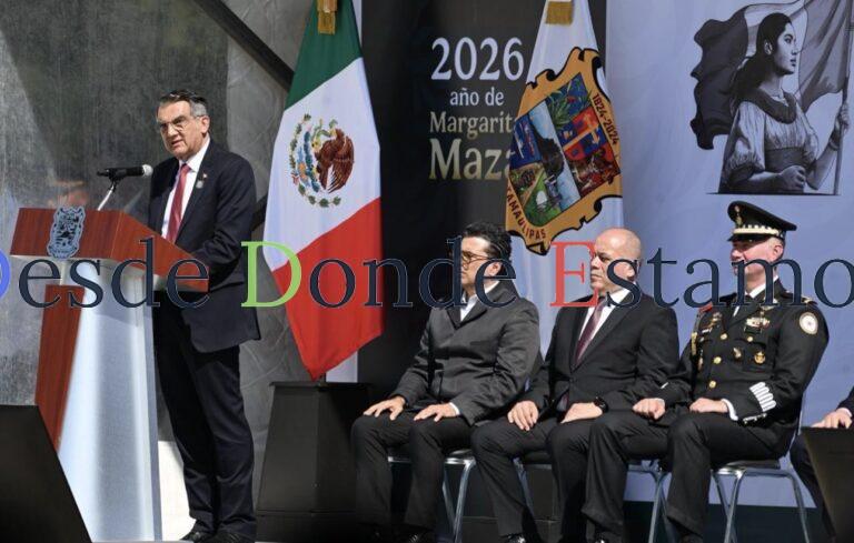 Asiste alcalde Eduardo Gattás a ceremonía del Día de la Bandera en el 77 Batallón