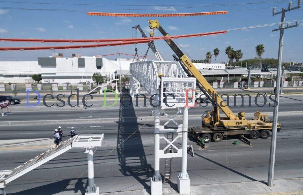 Avanza colocación de puente en Calzada de los Héroes