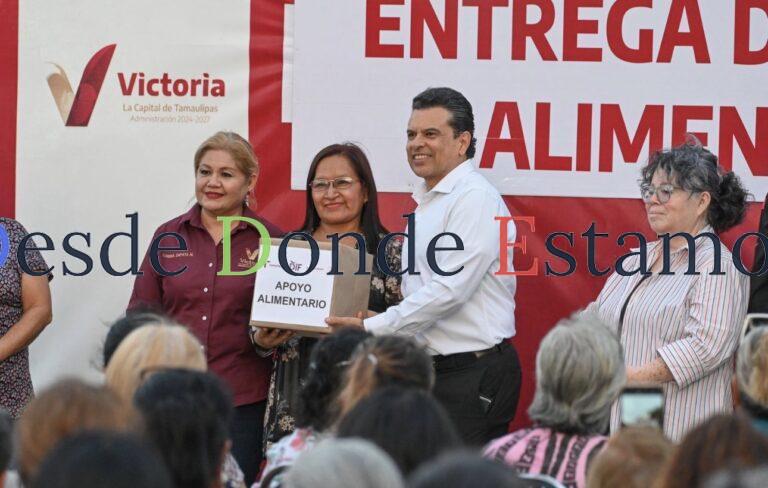 Encabeza Lalo Gattás entrega de apoyos alimentarios en Victoria