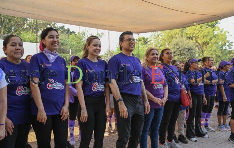 Con energía y entusiasmo participan Lalo y Lucy en Zumbaton con Causa