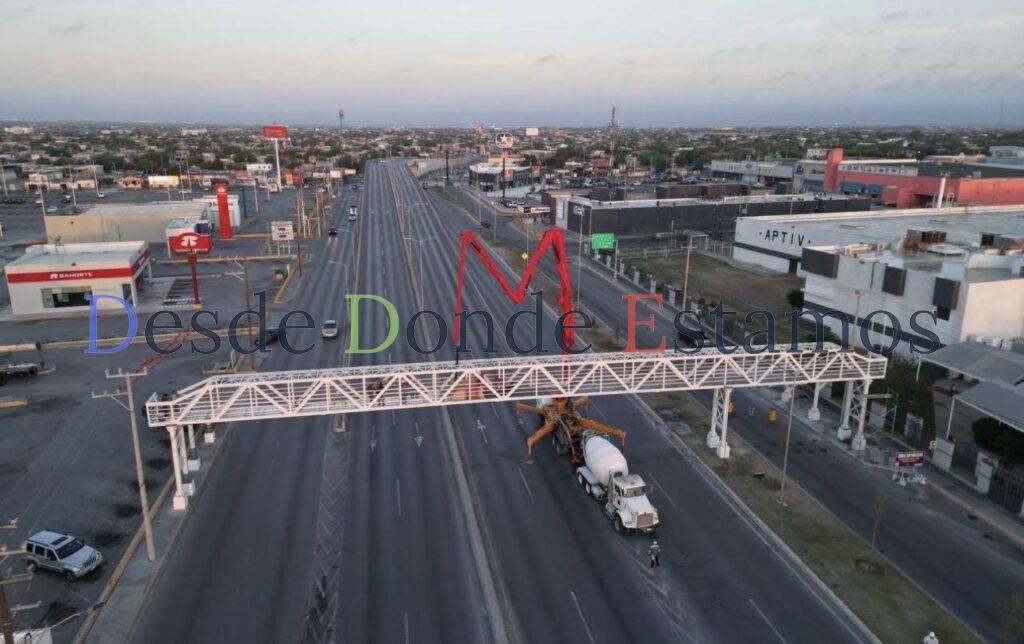 Colocan loza a puente peatonal de Calzada de los Héroes