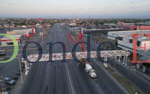 Colocan loza a puente peatonal de Calzada de los Héroes