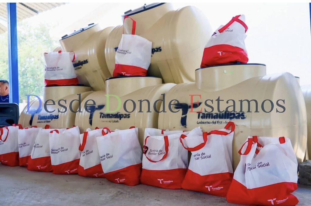 Entrega SEBIEN estufas y tinacos en Xicoténcatl