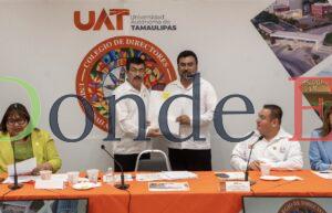 Reconoce rector la excelencia académica de egresados UAT en el EGEL